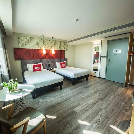 Ibis Urumqi Weixing Square Hotel Eksteriør bilde