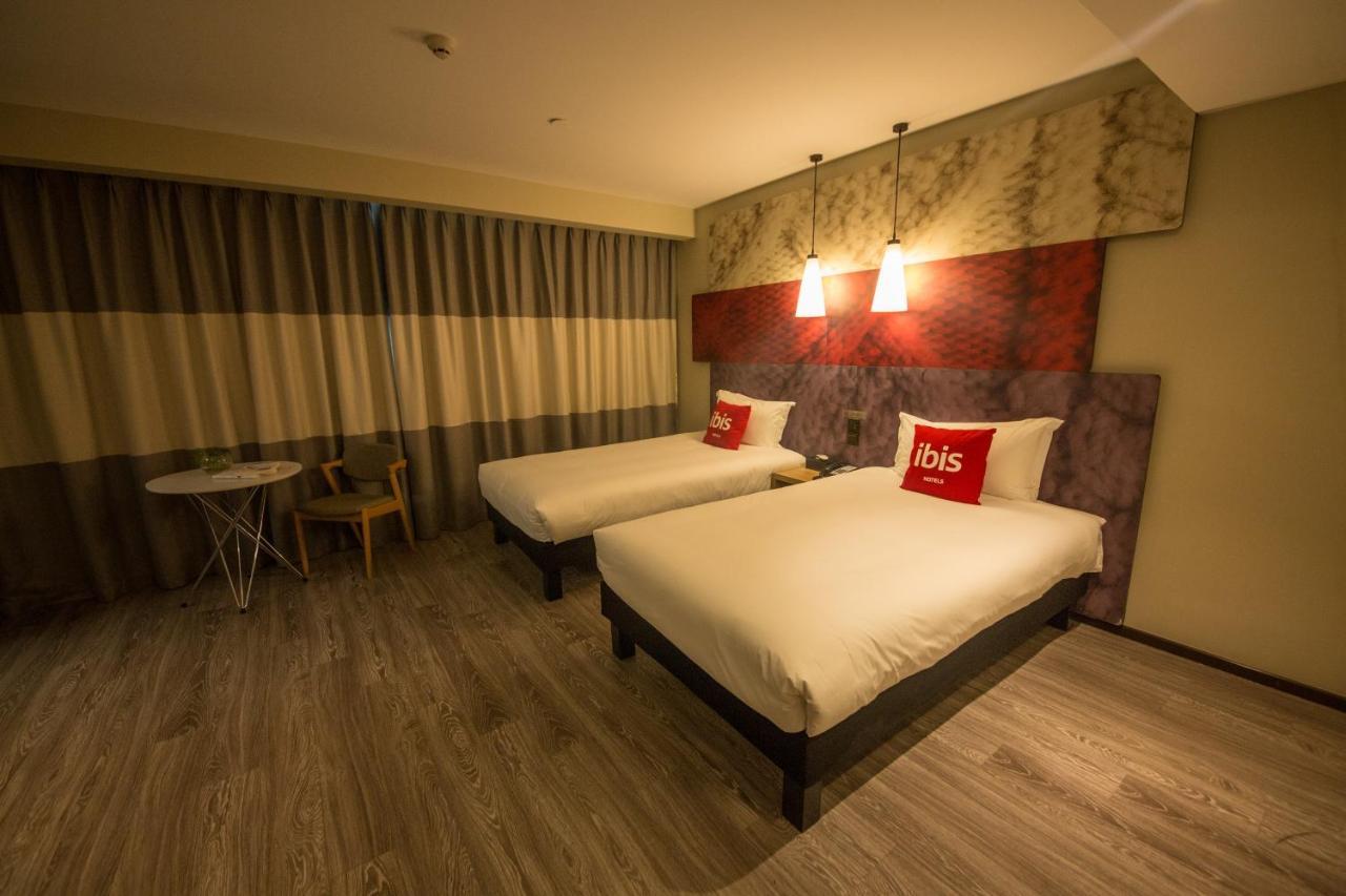 Ibis Urumqi Weixing Square Hotel Eksteriør bilde