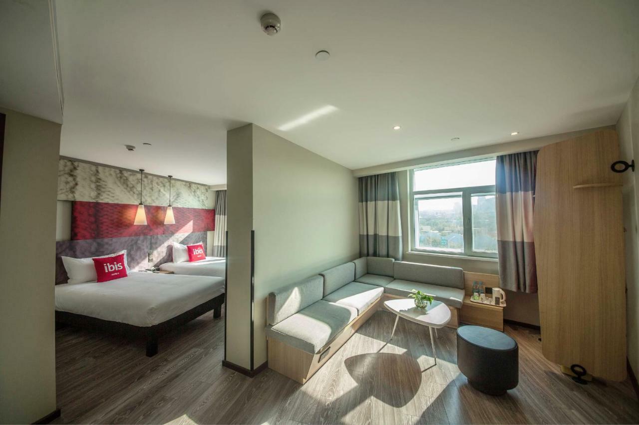 Ibis Urumqi Weixing Square Hotel Eksteriør bilde
