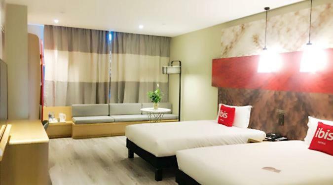Ibis Urumqi Weixing Square Hotel Eksteriør bilde