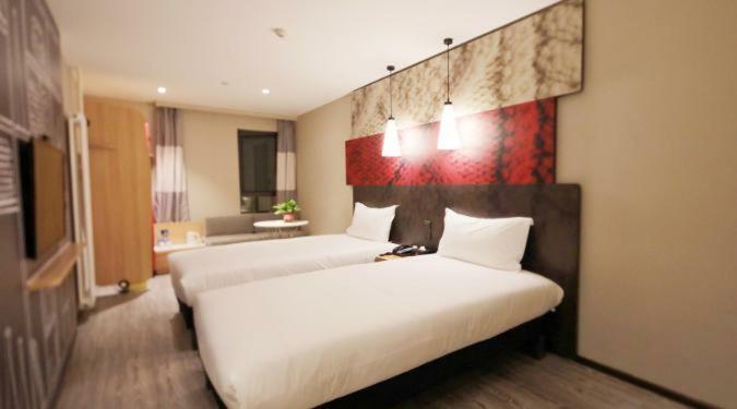 Ibis Urumqi Weixing Square Hotel Eksteriør bilde
