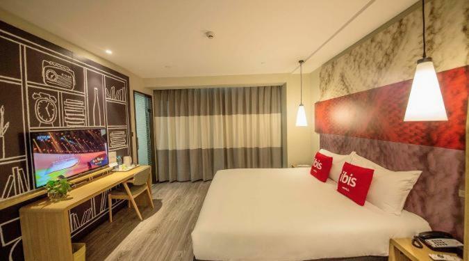 Ibis Urumqi Weixing Square Hotel Eksteriør bilde