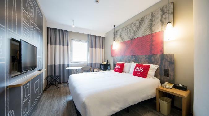 Ibis Urumqi Weixing Square Hotel Eksteriør bilde