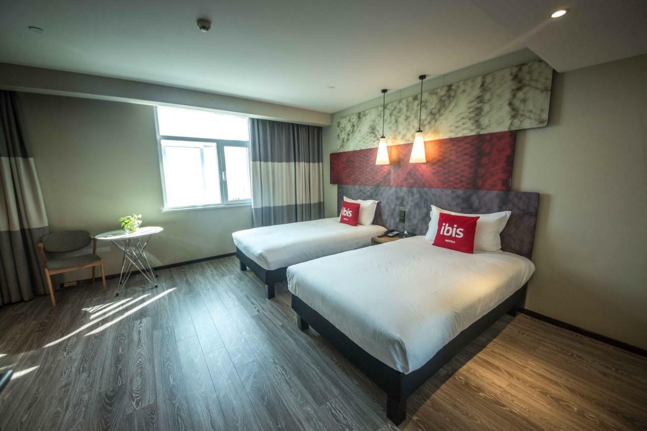 Ibis Urumqi Weixing Square Hotel Eksteriør bilde