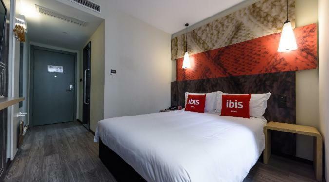 Ibis Urumqi Weixing Square Hotel Eksteriør bilde